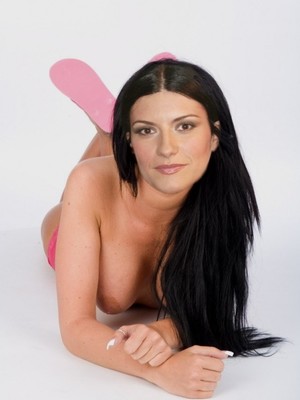 Free Nude Celeb Laura Pausini 24 pic