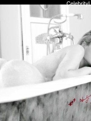 Naked celebrity picture Mélanie Laurent 2 pic