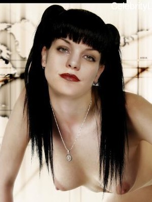 celeb nude Pauley Perrette 3 pic