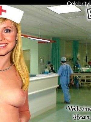 Celebrity Nude Pic Sarah Chalke 22 pic