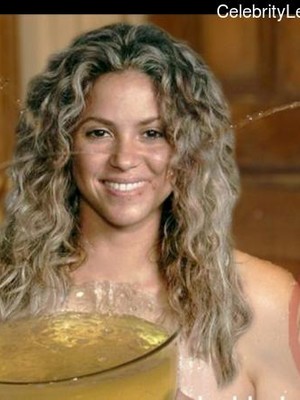 Free nude Celebrity Shakira 22 pic