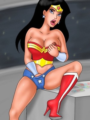 Nude Celeb Pic Wonder Woman 11 pic